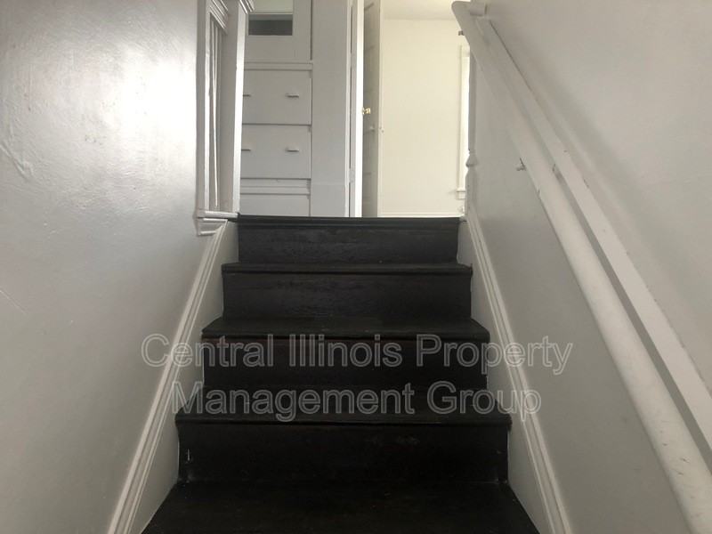403 E Monroe St #2 - Photo 5 of 15