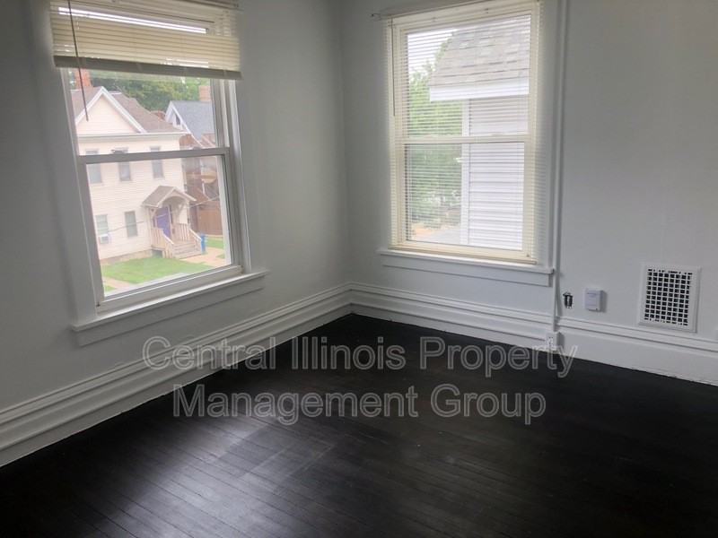 403 E Monroe St #2 - Photo 6 of 15