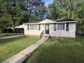 201 Rosewood Dr - Photo 1 of 1
