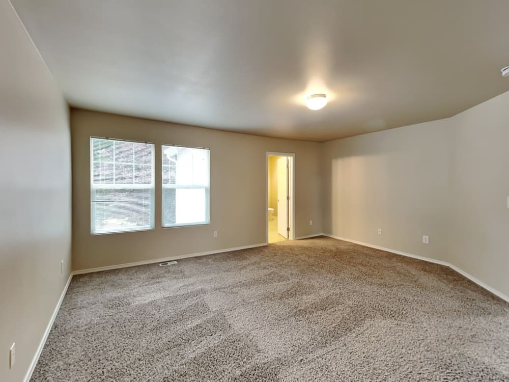 14687 Ravenwood Rd Se #NA - Photo 3 of 9