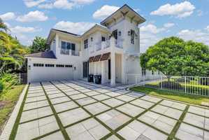 featured image of 216 Nw 11th St