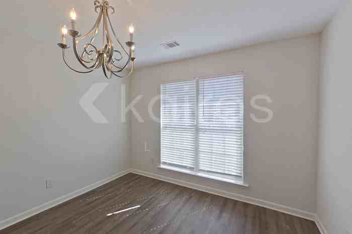 710 Park Ln - Photo 4 of 24