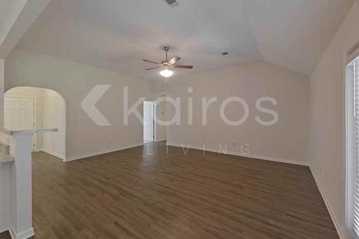 710 Park Ln - Photo 5 of 24