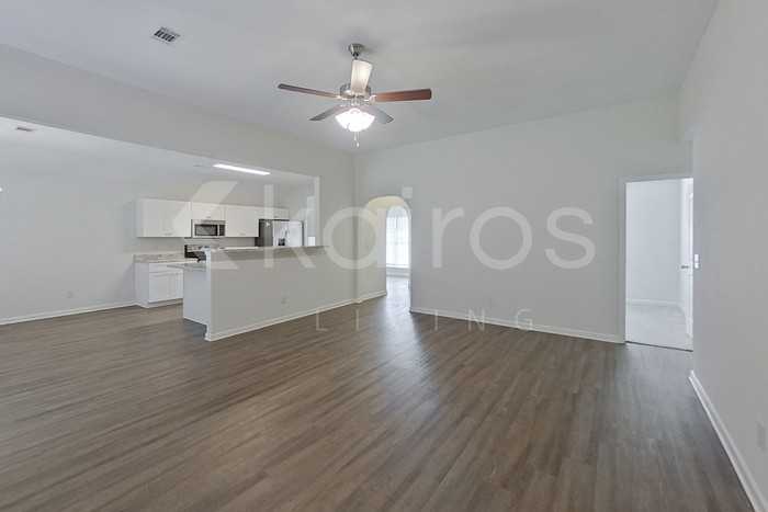 710 Park Ln - Photo 7 of 24