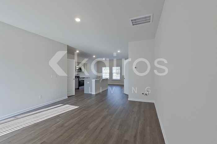 2469 Banyon Cir - Photo 4 of 24