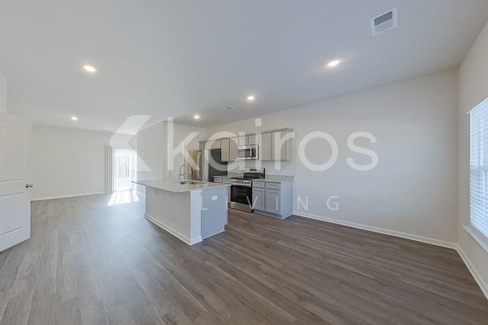 2469 Banyon Cir - Photo 6 of 24