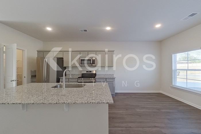 2469 Banyon Cir - Photo 7 of 24