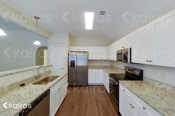 249 Pine St - Photo 2 of 4