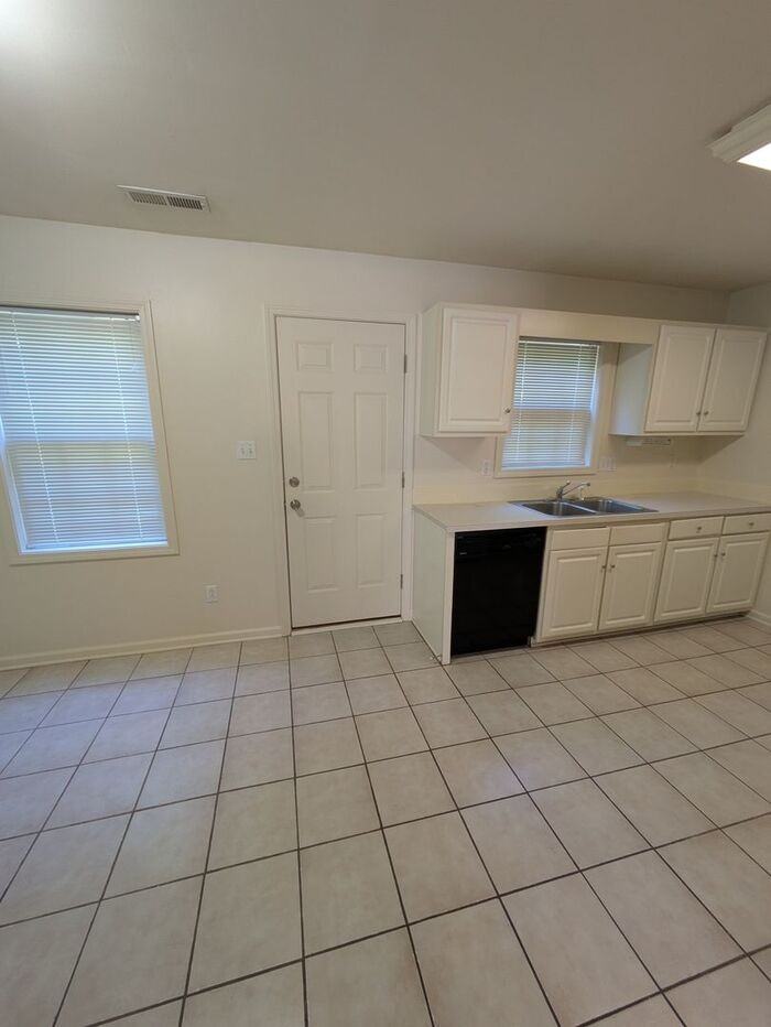1742 14th Street Ln Ne #C - Photo 4 of 11