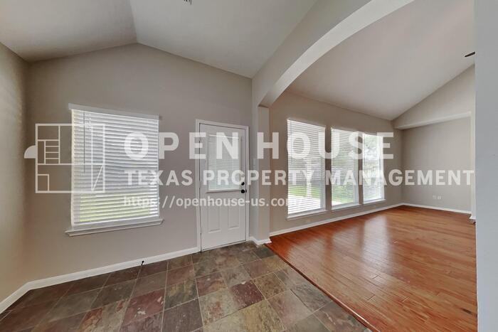 26905 Faircourt Dr - Photo 6 of 25