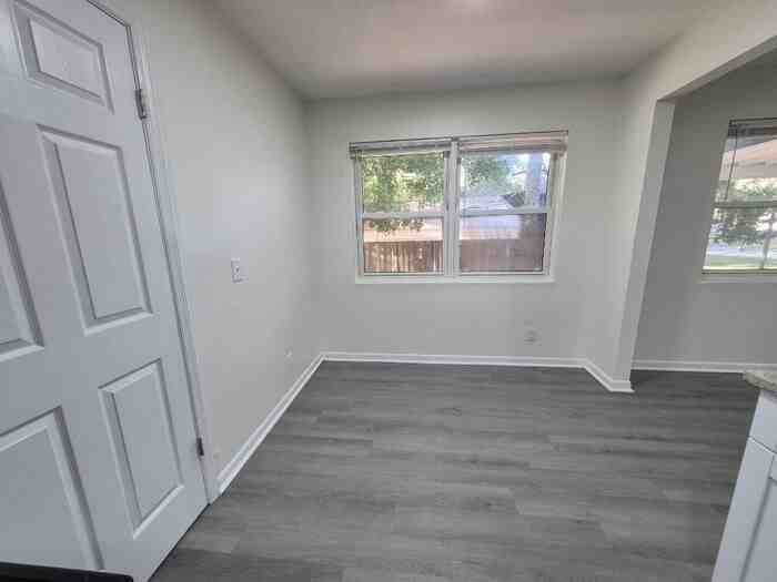 5508 Silverdale Ave - Photo 5 of 13