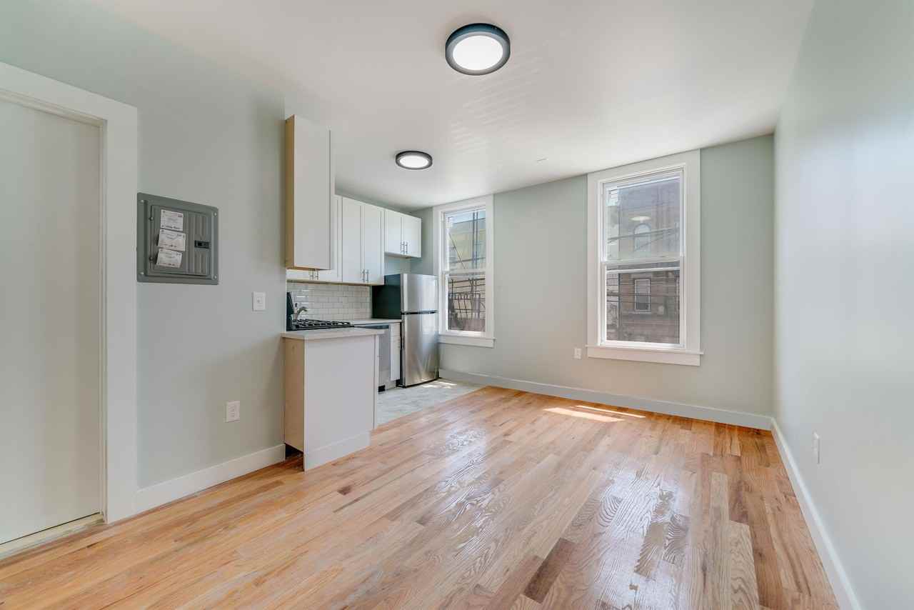 1137-1139 Summit Ave - Photo 4 of 12