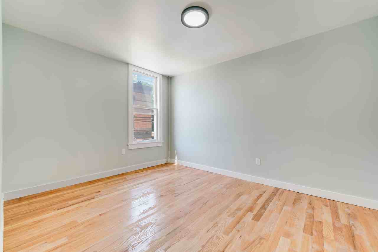 1137-1139 Summit Ave - Photo 5 of 12