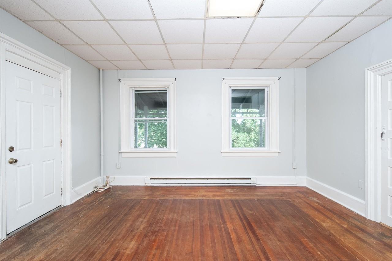 236 Saratoga Street - Photo 7 of 19