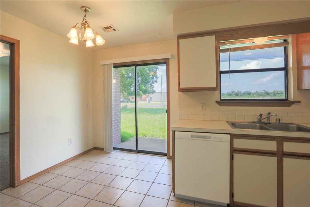 2223 W Roselawn St - Photo 6 of 16