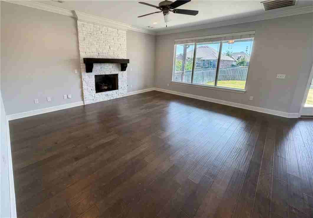 2012 W Gilligan Ave - Photo 5 of 21