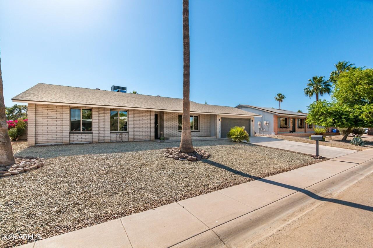 12218 N 36th Pl - Photo 2 of 26