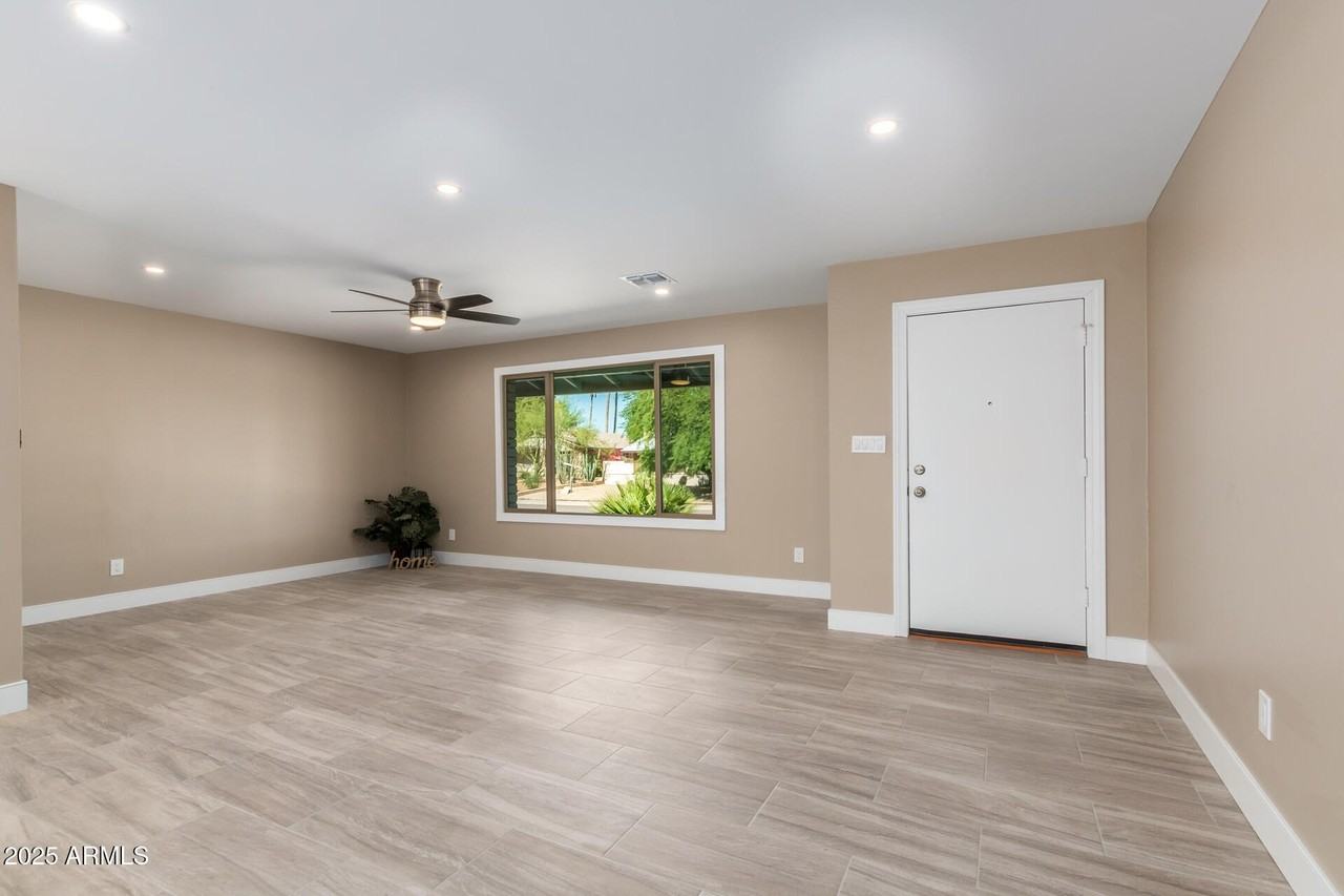 12218 N 36th Pl - Photo 3 of 26