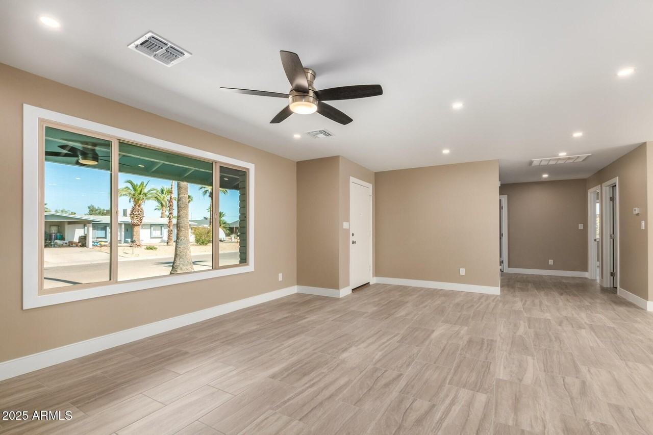 12218 N 36th Pl - Photo 4 of 26