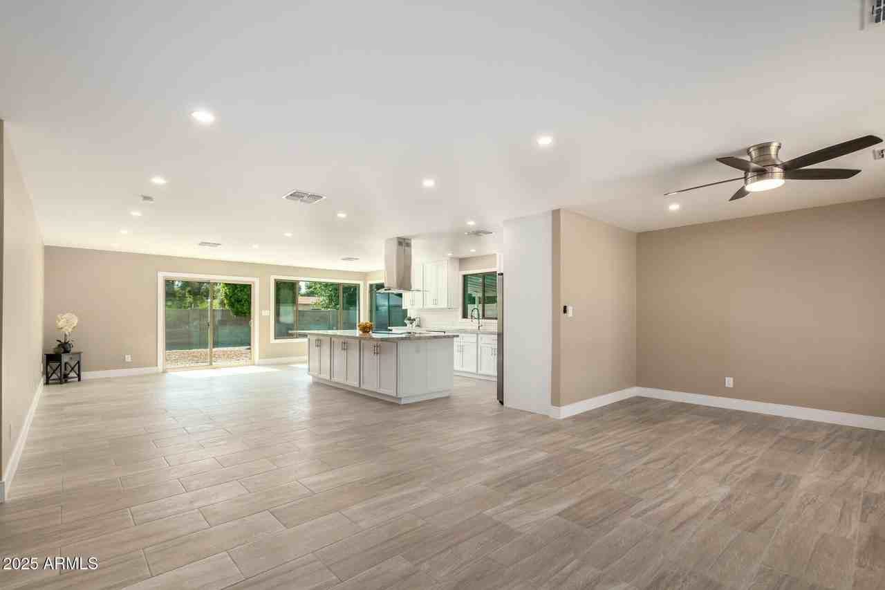 12218 N 36th Pl - Photo 5 of 26