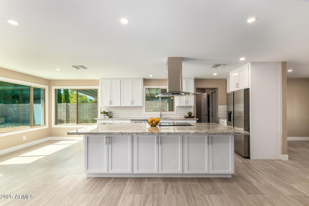 12218 N 36th Pl - Photo 7 of 26