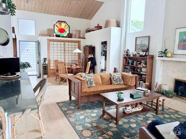 90 Lyford Dr - Photo 2 of 14