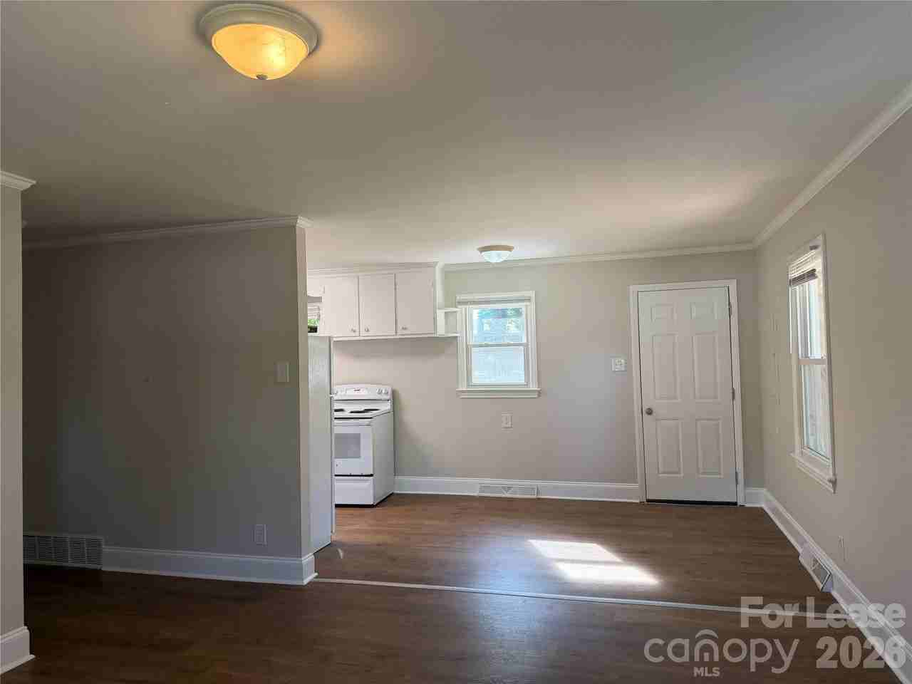 508 Eastside Dr - Photo 3 of 9