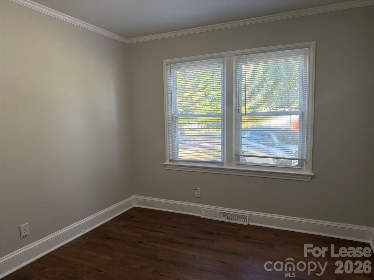 508 Eastside Dr - Photo 6 of 9