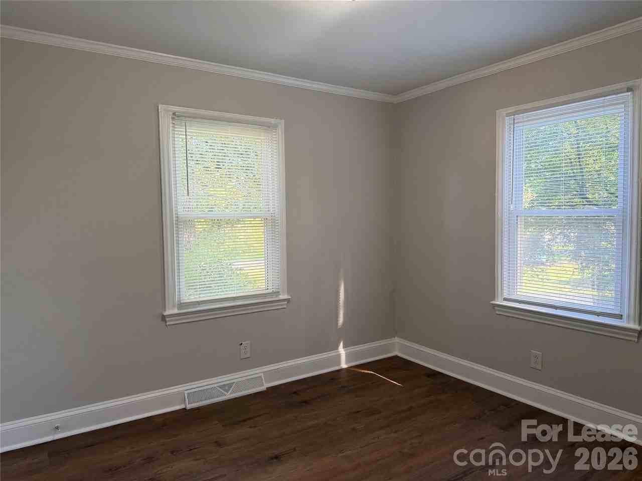 508 Eastside Dr - Photo 7 of 9