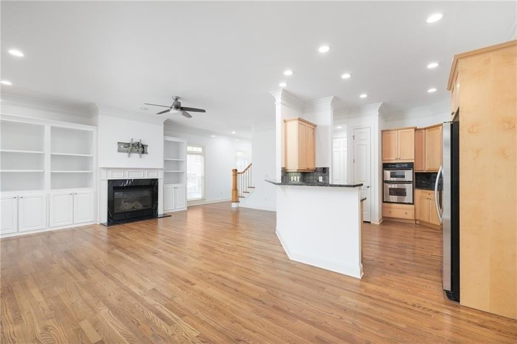 5468 Wentworth St - Photo 3 of 11