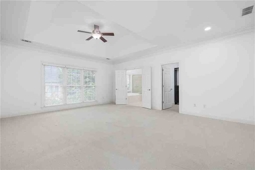 5468 Wentworth St - Photo 5 of 11