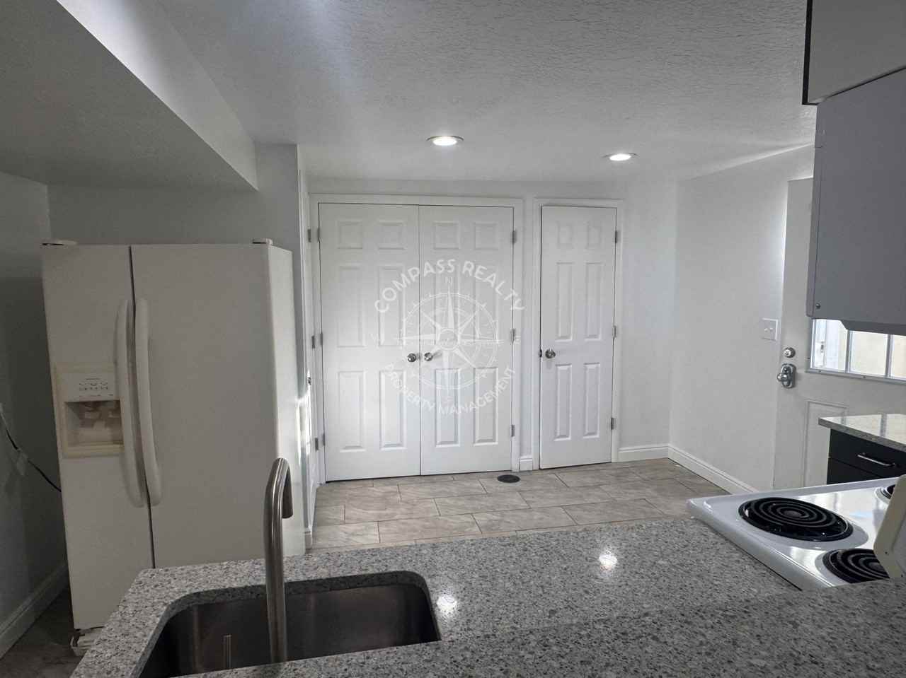 545 Canyon Way - Photo 3 of 14