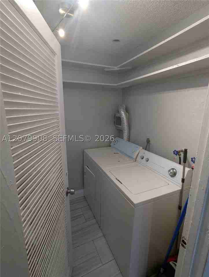7610 Sw 10th St #3 - Photo 5 of 10