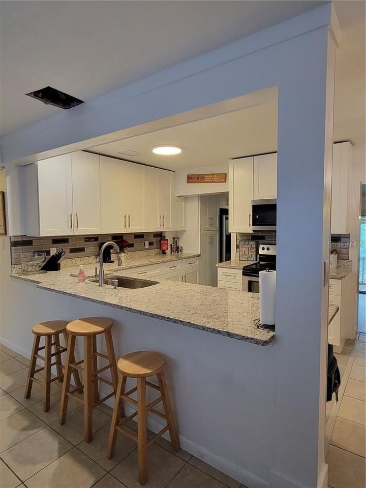 906 E Wisconsin Ave - Photo 6 of 21