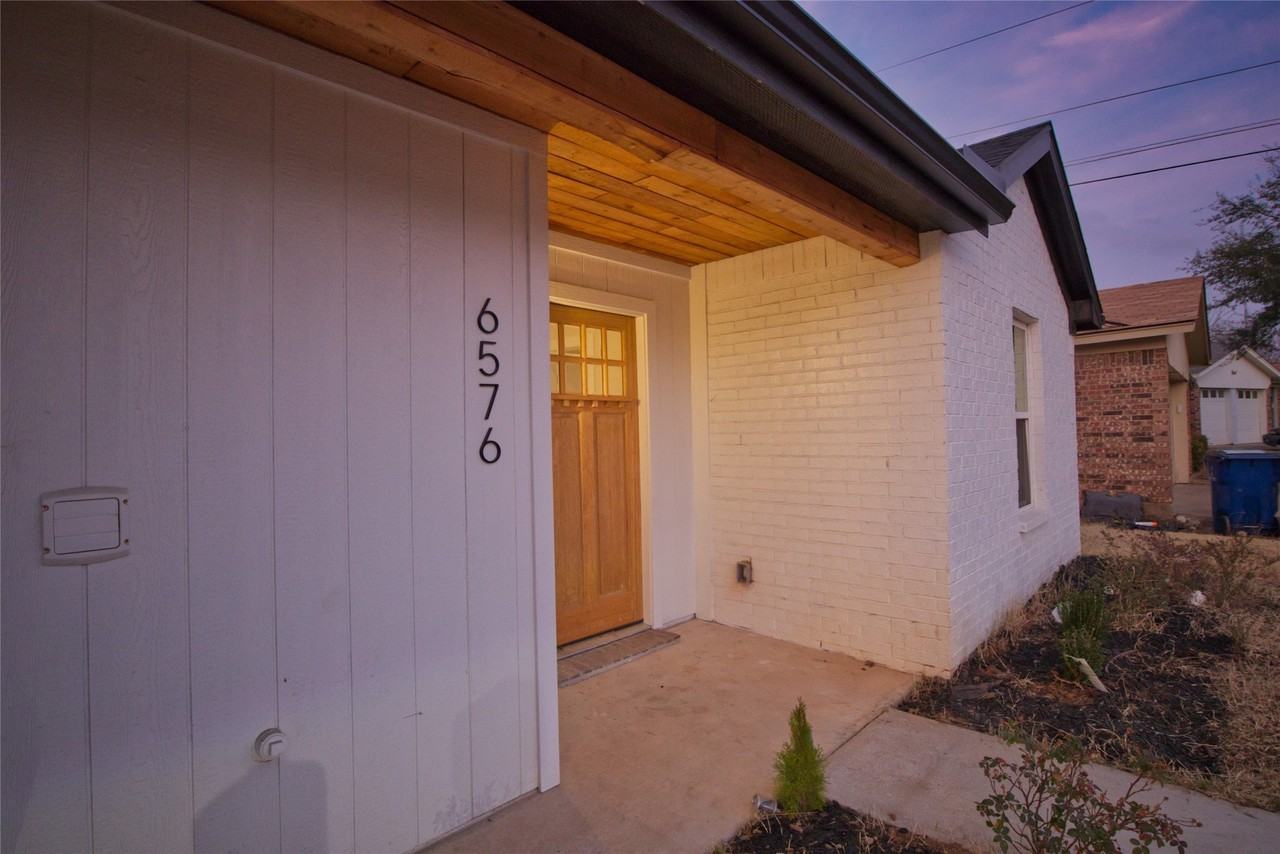 6576 Old Mill Cir - Photo 2 of 30