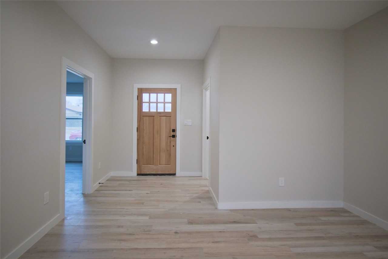 6576 Old Mill Cir - Photo 3 of 30