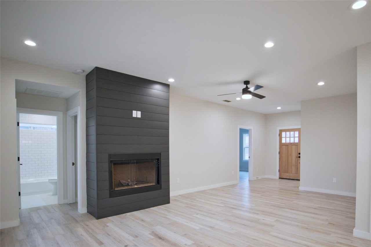 6576 Old Mill Cir - Photo 5 of 30