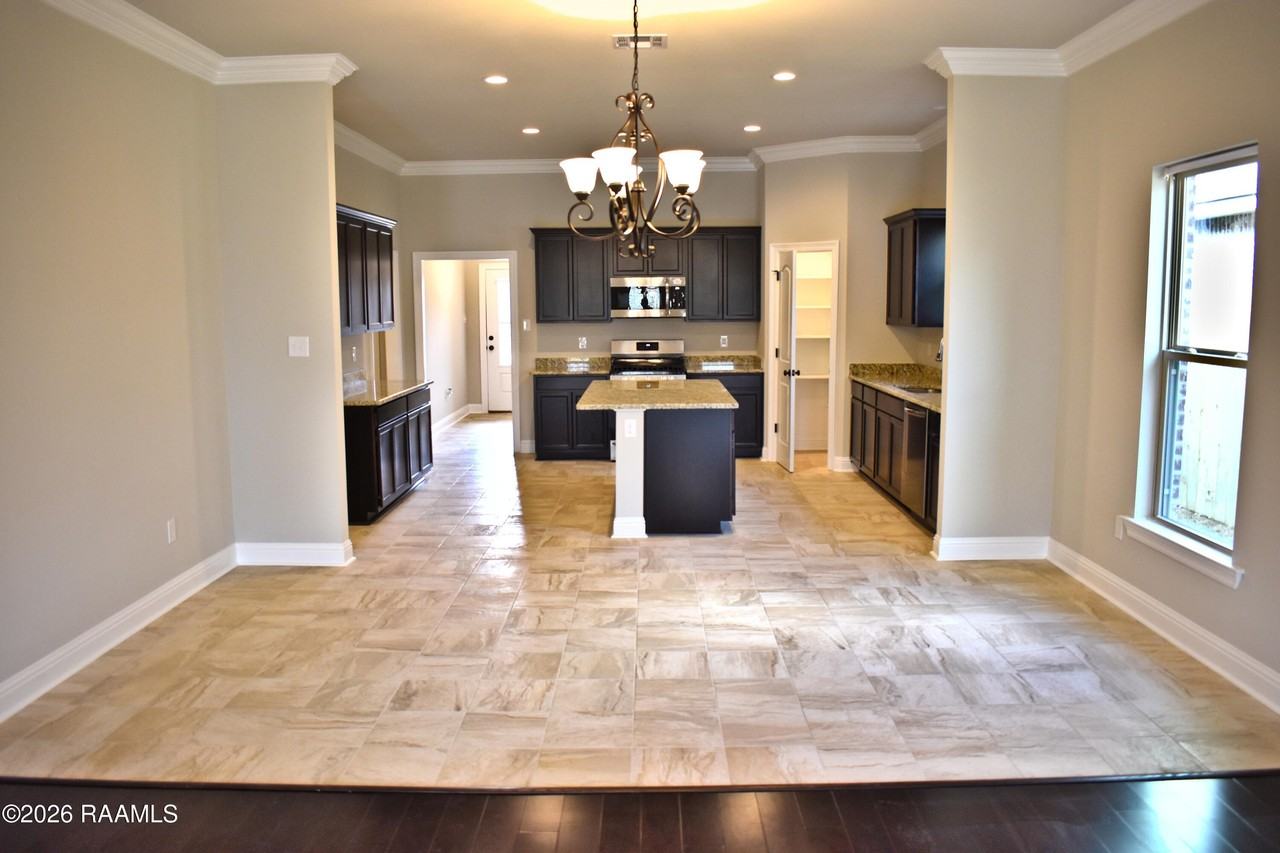 421 Berg Ct - Photo 2 of 23