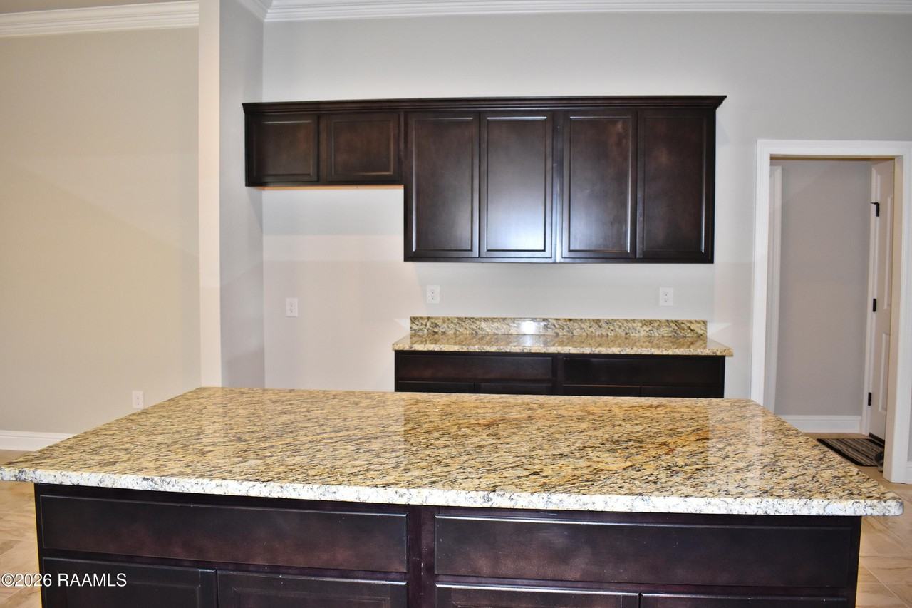 421 Berg Ct - Photo 7 of 23