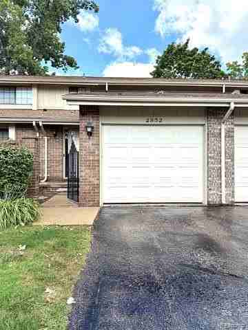 2852 Trailwood Dr - Photo 2 of 28
