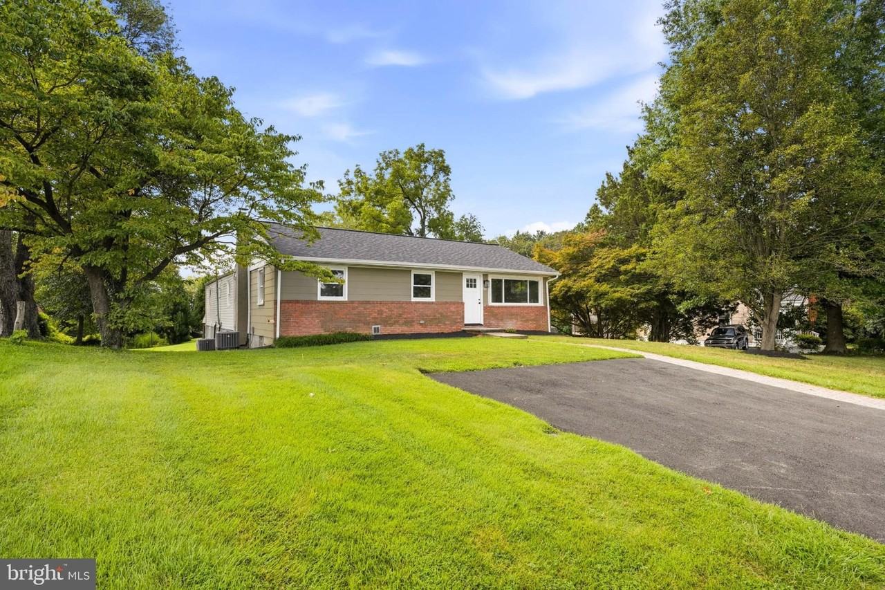 8643 Ridge Rd - Photo 3 of 36