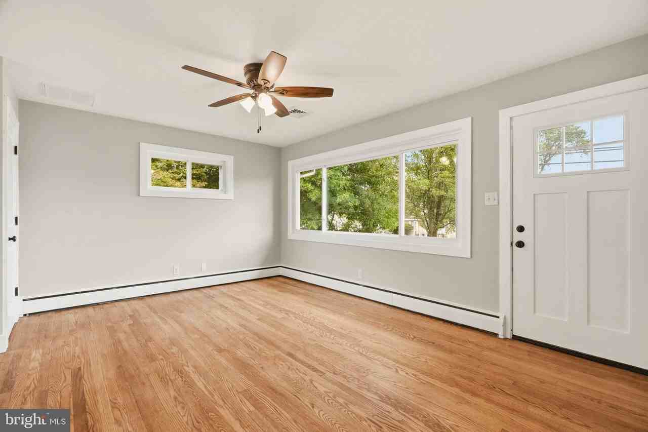 8643 Ridge Rd - Photo 6 of 36