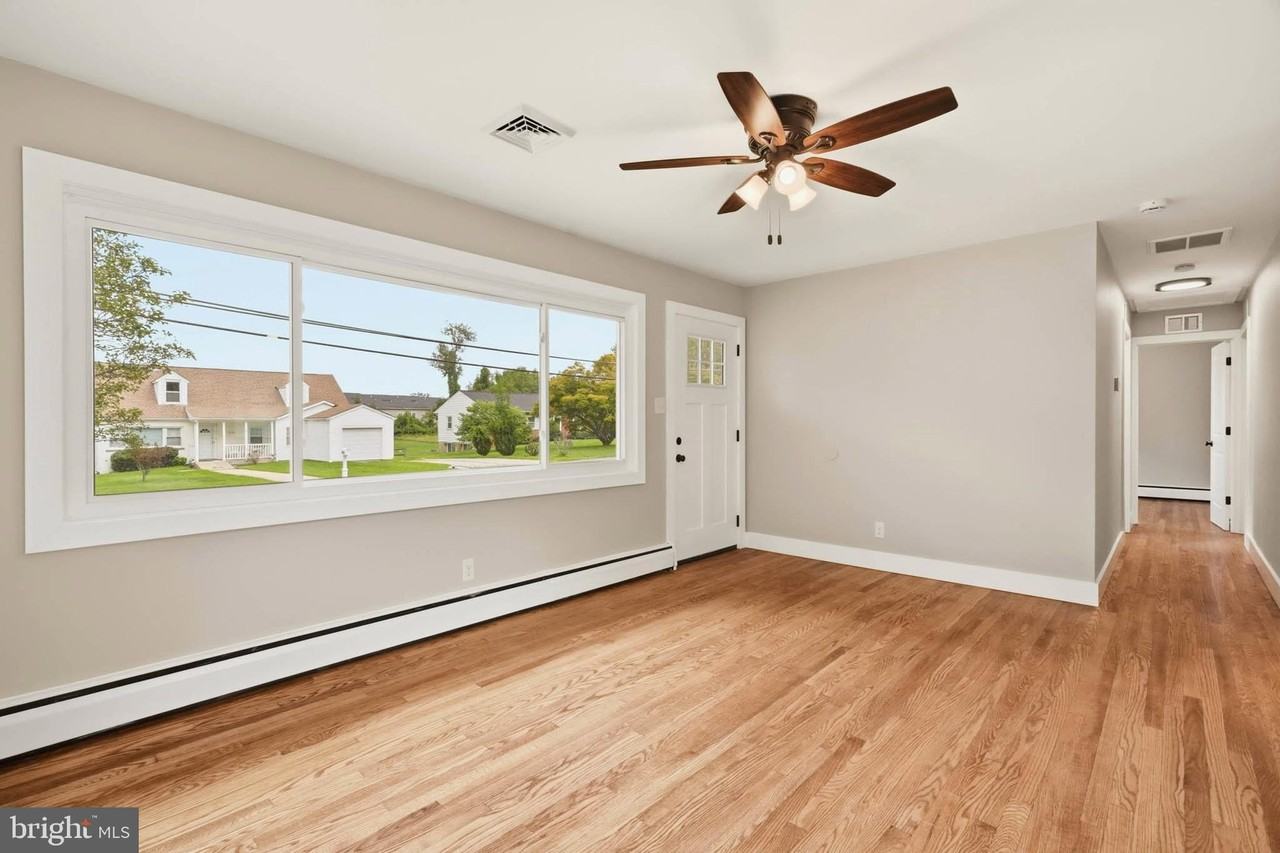8643 Ridge Rd - Photo 7 of 36