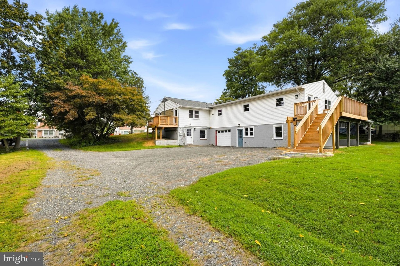 8643 Ridge Rd - Photo 4 of 34