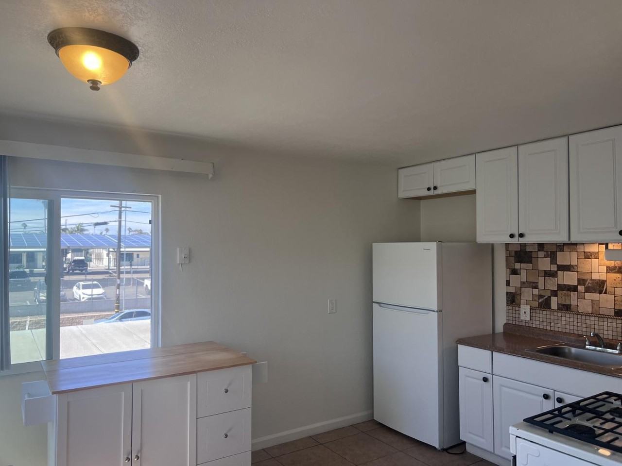 1007 Center Ave - Photo 3 of 9