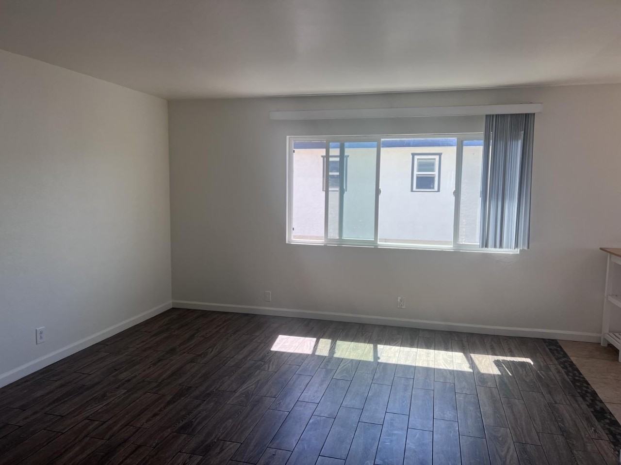 1007 Center Ave - Photo 4 of 9