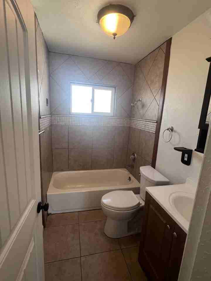 1007 Center Ave - Photo 6 of 9