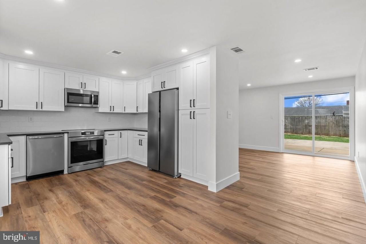 31 Pleasant Ln - Photo 3 of 17
