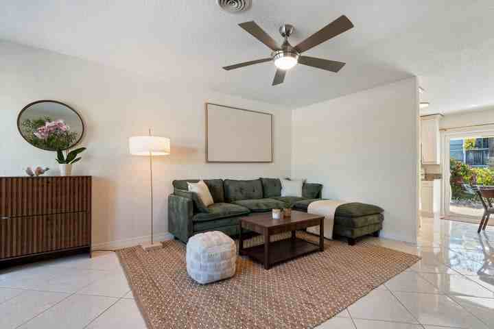 1850 Southeast 7th Street - Photo 3 of 8