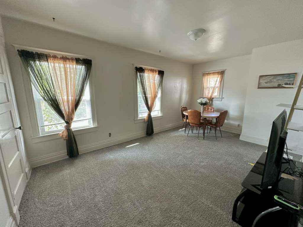 511 W Jefferson Blvd #1 - Photo 3 of 20